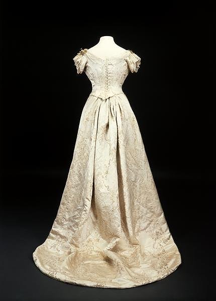 Queen Mary's wedding dress